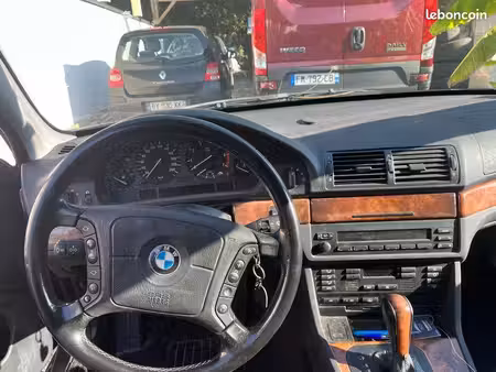 BMW Série 5 535i 3.5 235