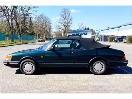 Saab 900 