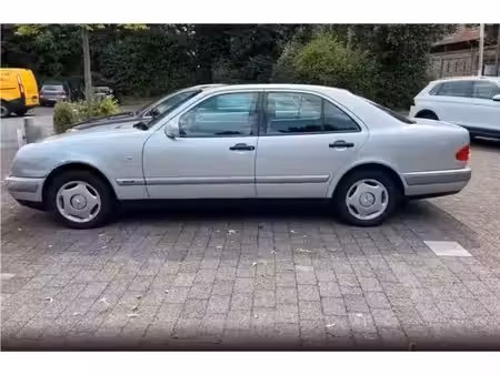 Mercedes-Benz Classe E E 200 Elegance