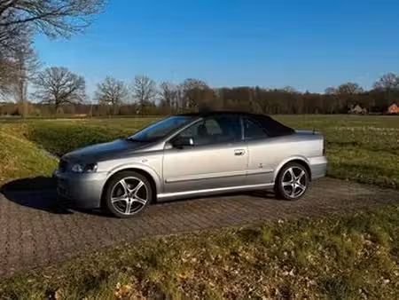 Opel Astra 2.2 147