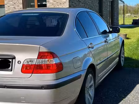 BMW Série 3 318i 2.0 143