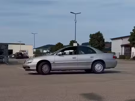 Opel Omega 2.2 144 Elegance