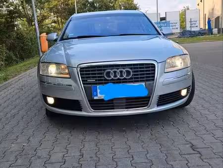 Audi A8 quattro