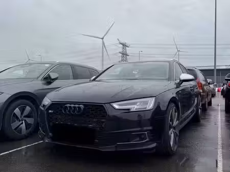 Audi A4 V6 3.0 TDI 218