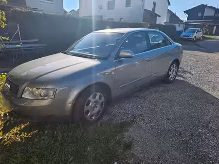 Audi A4 V6 3.0 220 quattro
