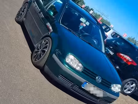 Volkswagen Golf 1.6 100 Base