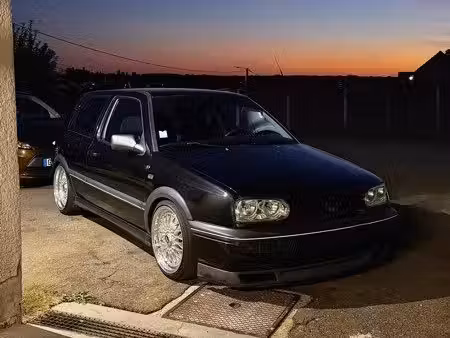 Volkswagen Golf 1.8 90