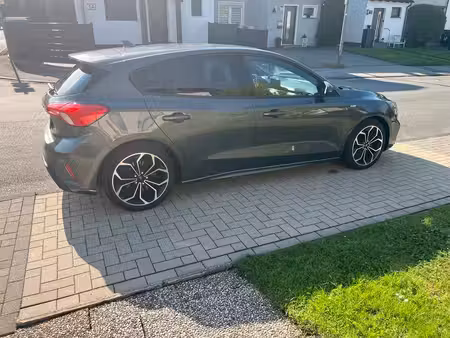 Ford Focus 1.5 182