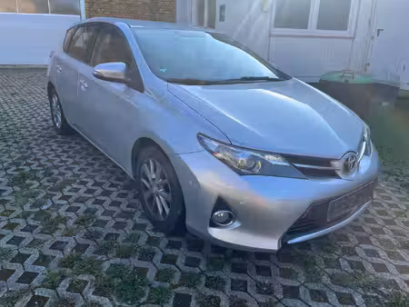 Toyota Auris 2.0 124