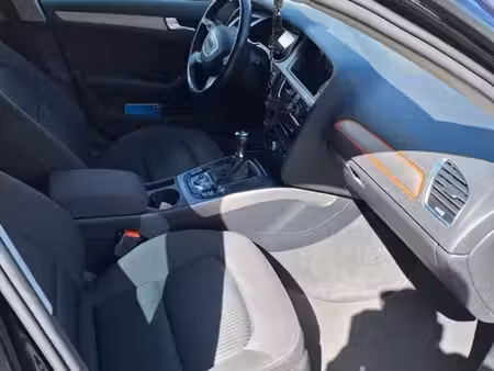 Audi A4 2.0 TDI 143 Attraction quattro