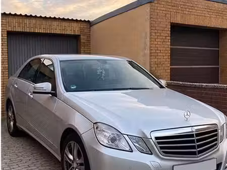 Mercedes-Benz Classe E E 200 2.1 136