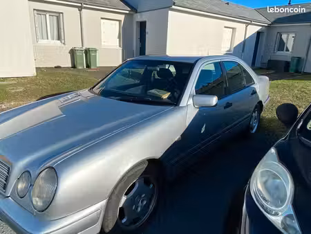 Mercedes-Benz Classe E E 300 V6 3.0 177