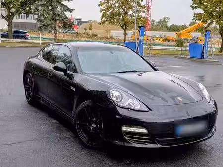 Porsche Panamera 4