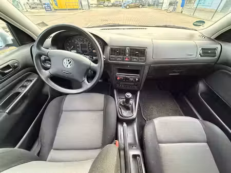 Volkswagen Golf 1.6 105