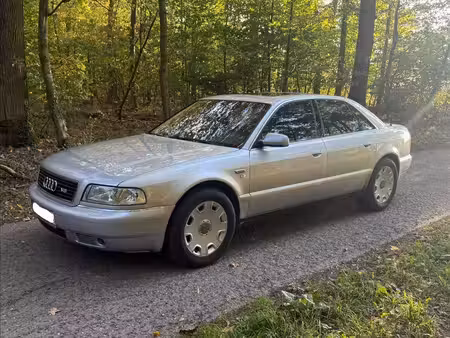 Audi A8 V8 4.2 310 quattro