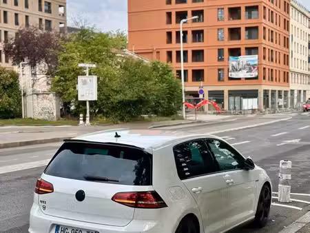 Volkswagen Golf GTI 2.0 TSI 230 Performance