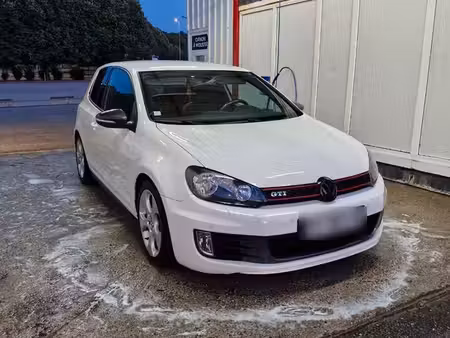 Volkswagen Golf GTI 2.0 TSI 210