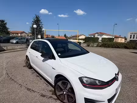 Volkswagen Golf GTI 2.0 TFSI 230