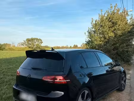 Volkswagen Golf GTI 2.0 TSI 220