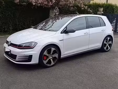 Volkswagen Golf GTI 2.0 TSI 230 Performance