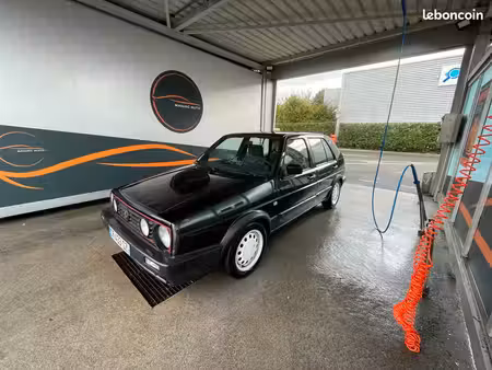 Volkswagen Golf 1.8 90