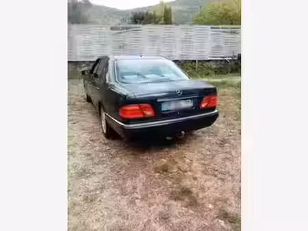 Mercedes-Benz Classe E 300 D V6 3.0 136 Classic