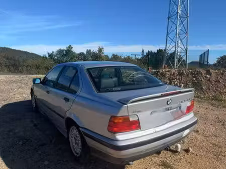 BMW Série 3 325d 2.4 143