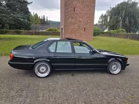 BMW Série 7 740i 4.4 286