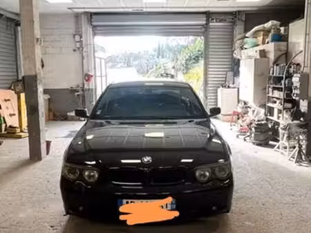 BMW Série 7 735i 3.5 272