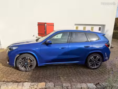 BMW iX1 