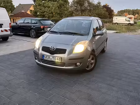 Toyota Yaris 1.3 86