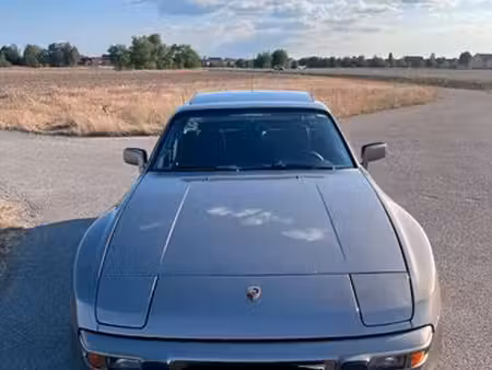 Porsche 944 