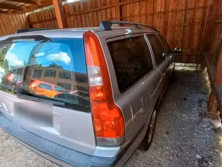 Volvo V70 2.4