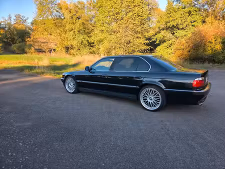 BMW Série 7 740i 4.4 286