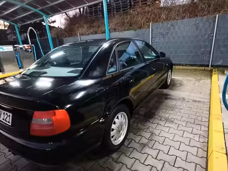 Audi A4 1.6 101
