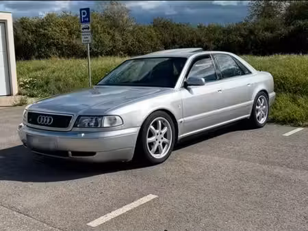 Audi A8 V8 4.2 quattro