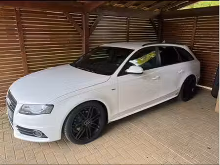 Audi A4 2.0 TDI 143 S line