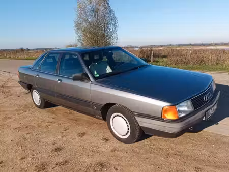Audi 100 