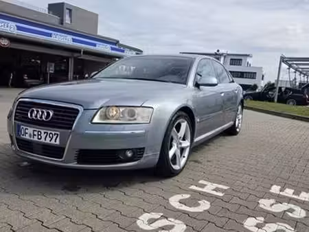 Audi A8 quattro