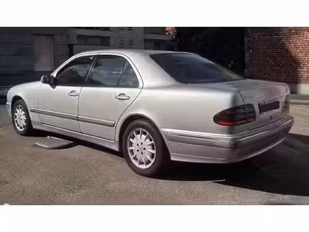 Mercedes-Benz Classe E E 220 2.1 CDI 143 Elegance