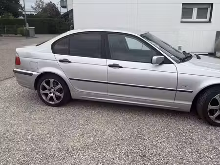 BMW Série 3 318i 1.9 118