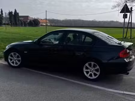 BMW Série 3 318i 2.0 143