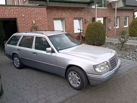 Mercedes-Benz Classe E E 200 136