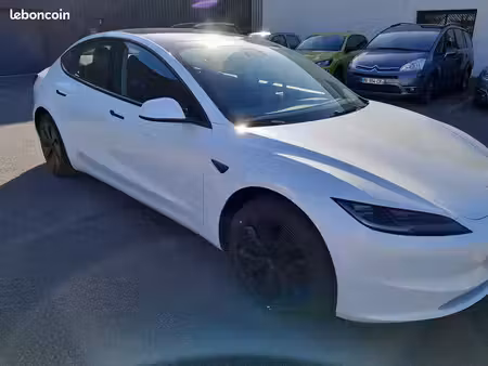 Tesla Model 3 275