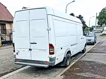 Mercedes-Benz Sprinter 412 2.9 122