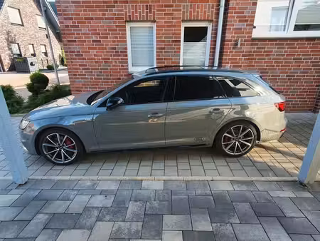 Audi A4 2.0 TDI 190 S line quattro