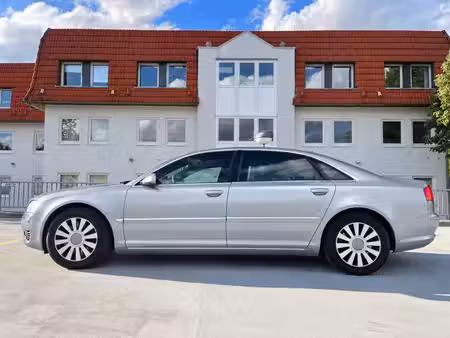 Audi A8 W12 6.0 450 Avus quattro