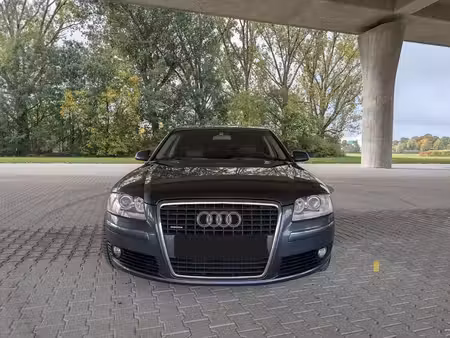 Audi A8 V8 4.2 FSI quattro