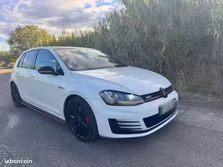 Volkswagen Golf GTI 2.0 TFSI 230