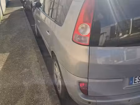 Renault Espace V6 3.0 dCi 180